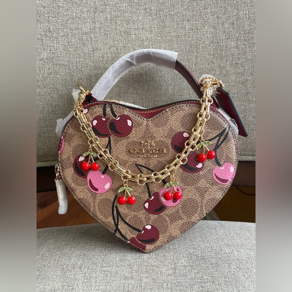NWT！COACH HEART CROSSBODY BAG IN SIGNATURE WITH CHERRY PRINT（CY706）fast shipping